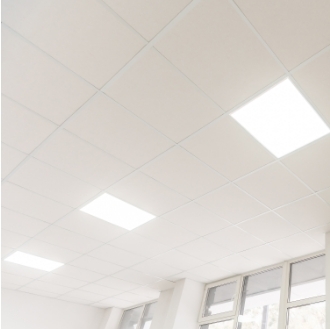 Pose de faux plafond offrant un éclairage intégré, une acoustique améliorée et une esthétique soignée pour un aménagement de bureaux à Paris. Service proposé par SPCM